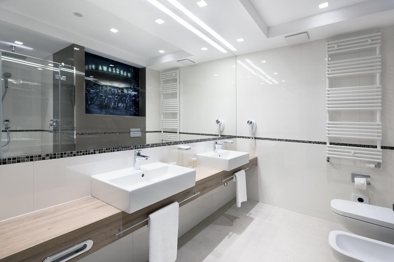 Suite 1 King Bed 59 Sqm Wifi Working or Living Area Bathroom Shower Smart Tv,1089398026:JPEG